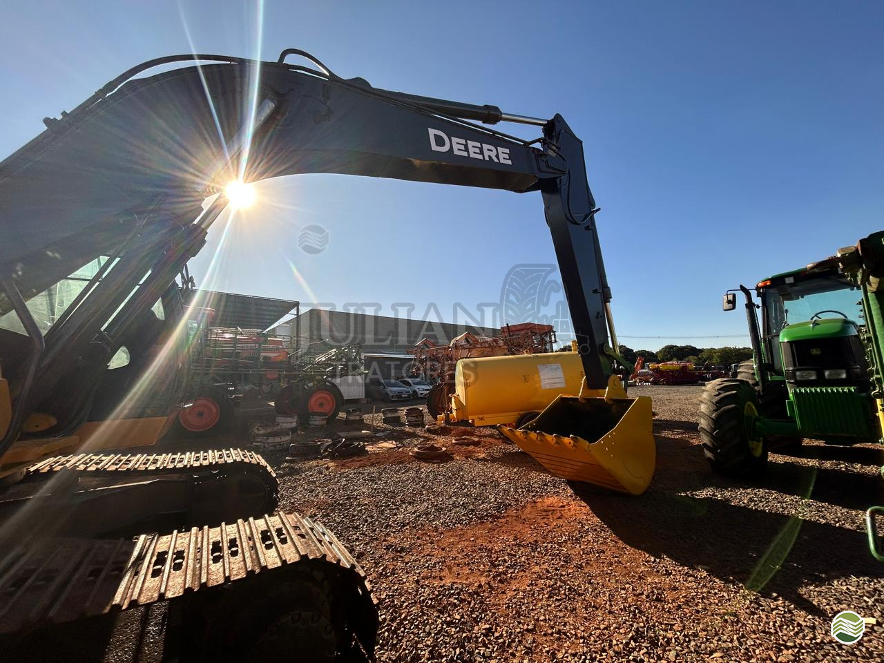 ESCAVADEIRA JOHN DEERE 210G LC Juliano Tratores UBERABA MINAS GERAIS MG
